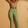 Zuni Petite-Hose mit Schnürung am Rücken in Grün Zuni Petite-Hose mit Schnürung am Rücken in Grün