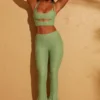 Zuni Petite-Hose mit Schnürung am Rücken in Grün Zuni Petite-Hose mit Schnürung am Rücken in Grün