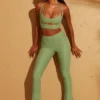 Zuni Petite-Hose mit Schnürung am Rücken in Grün Zuni Petite-Hose mit Schnürung am Rücken in Grün